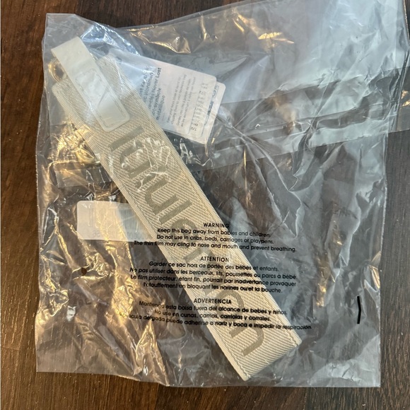 SOLD 🆕 Lululemon Never Lost Metallic Wordmark Keychain - Picture 5 of 7